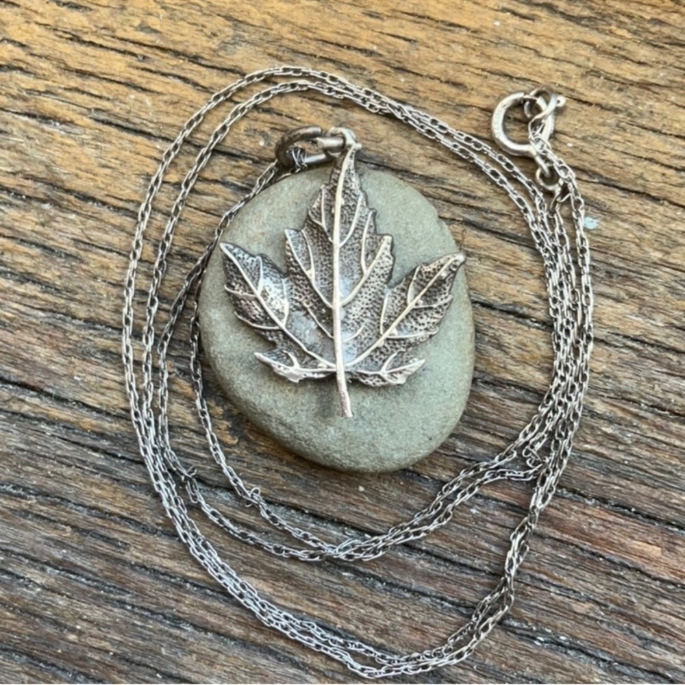 Sterling silver Maple Leaf necklace🍁